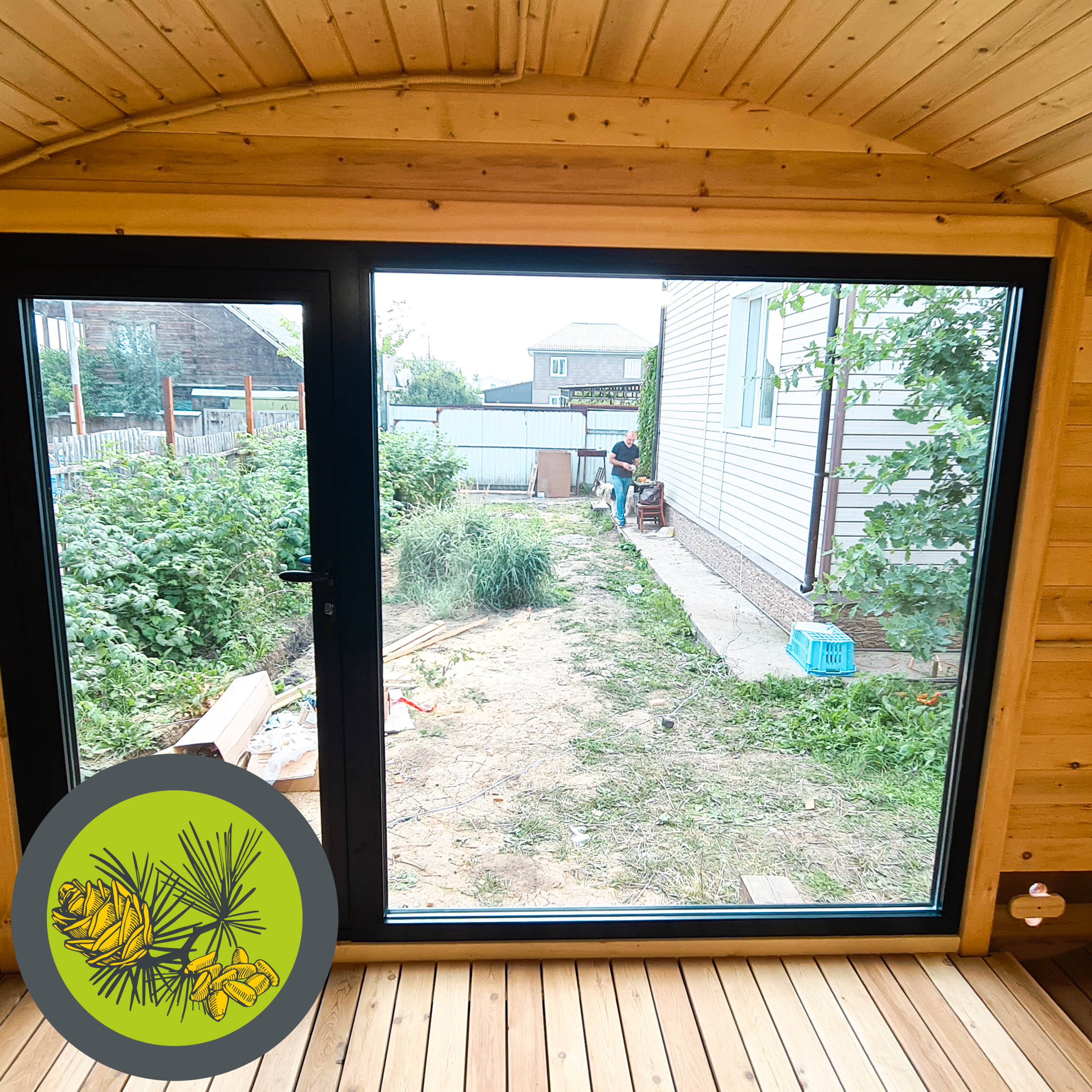 Окно пластик (золотой дуб/темный дуб) ~1900х1900