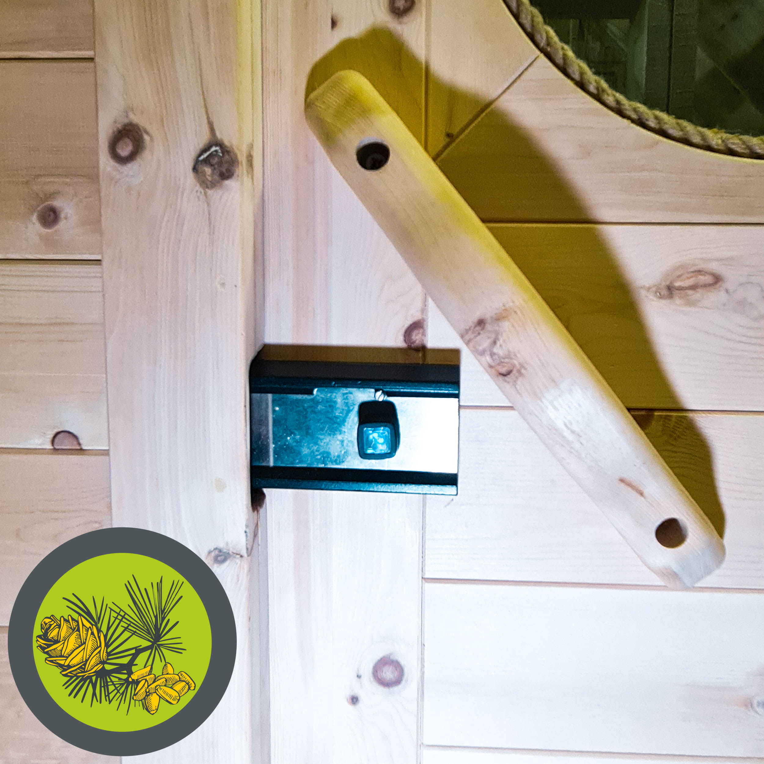 Накладной входной замок с щеколдой изнутри