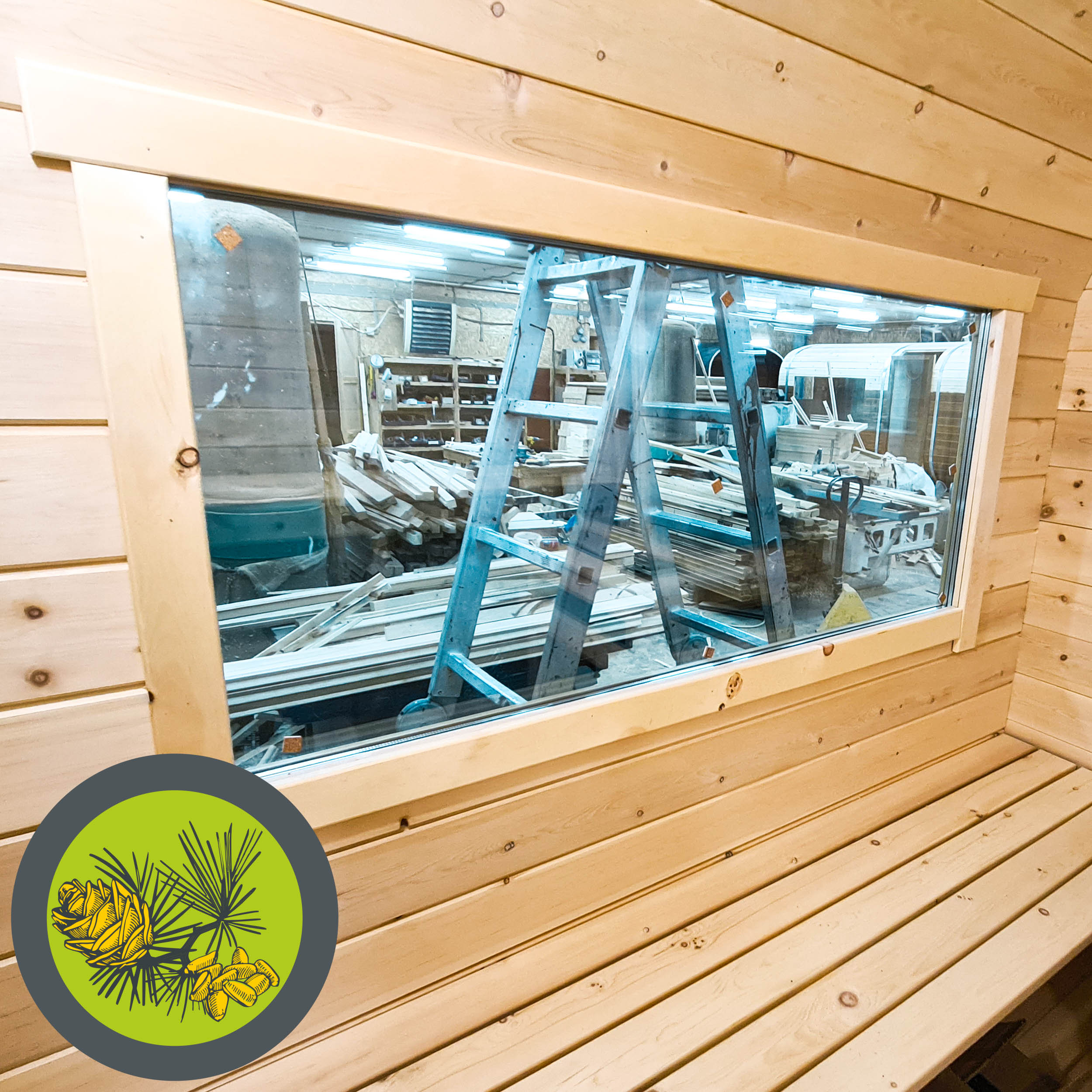 Окно деревянное для парной комнаты с каленым стеклом ~1500х750