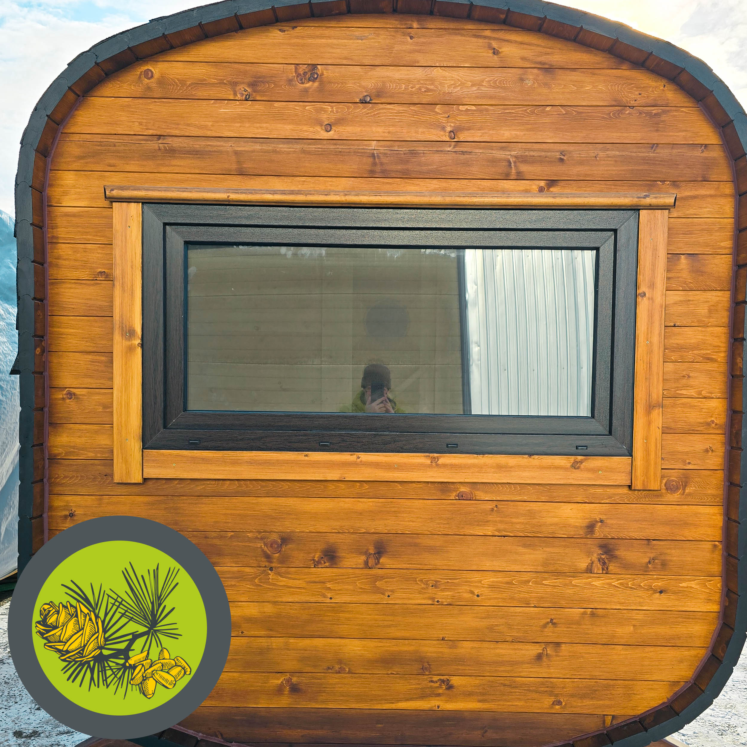 Окно пластик (золотой дуб/темный дуб) ~1500х750 / 1200х850