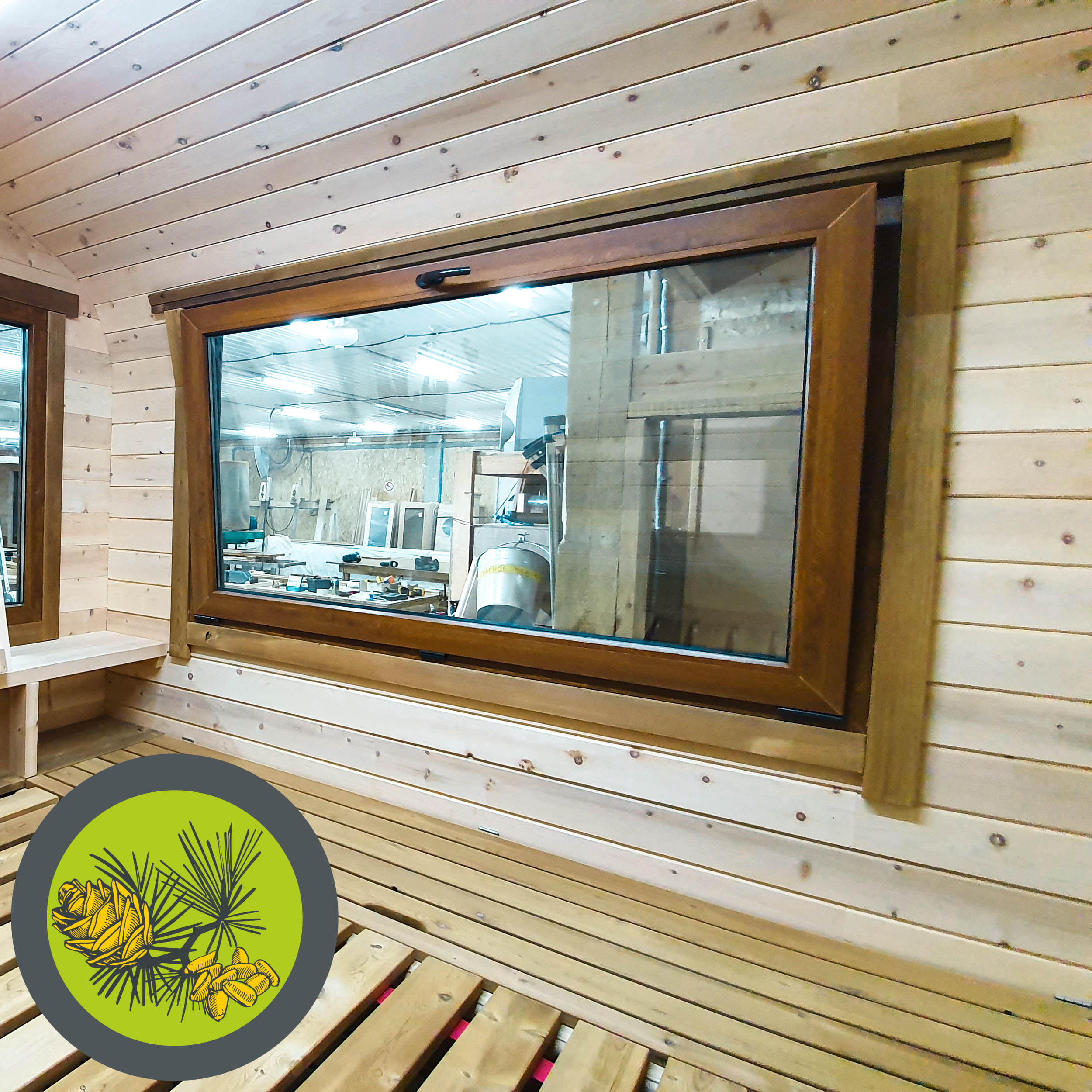 Окно пластик (золотой дуб/темный дуб) ~1500х750 / 1200х850