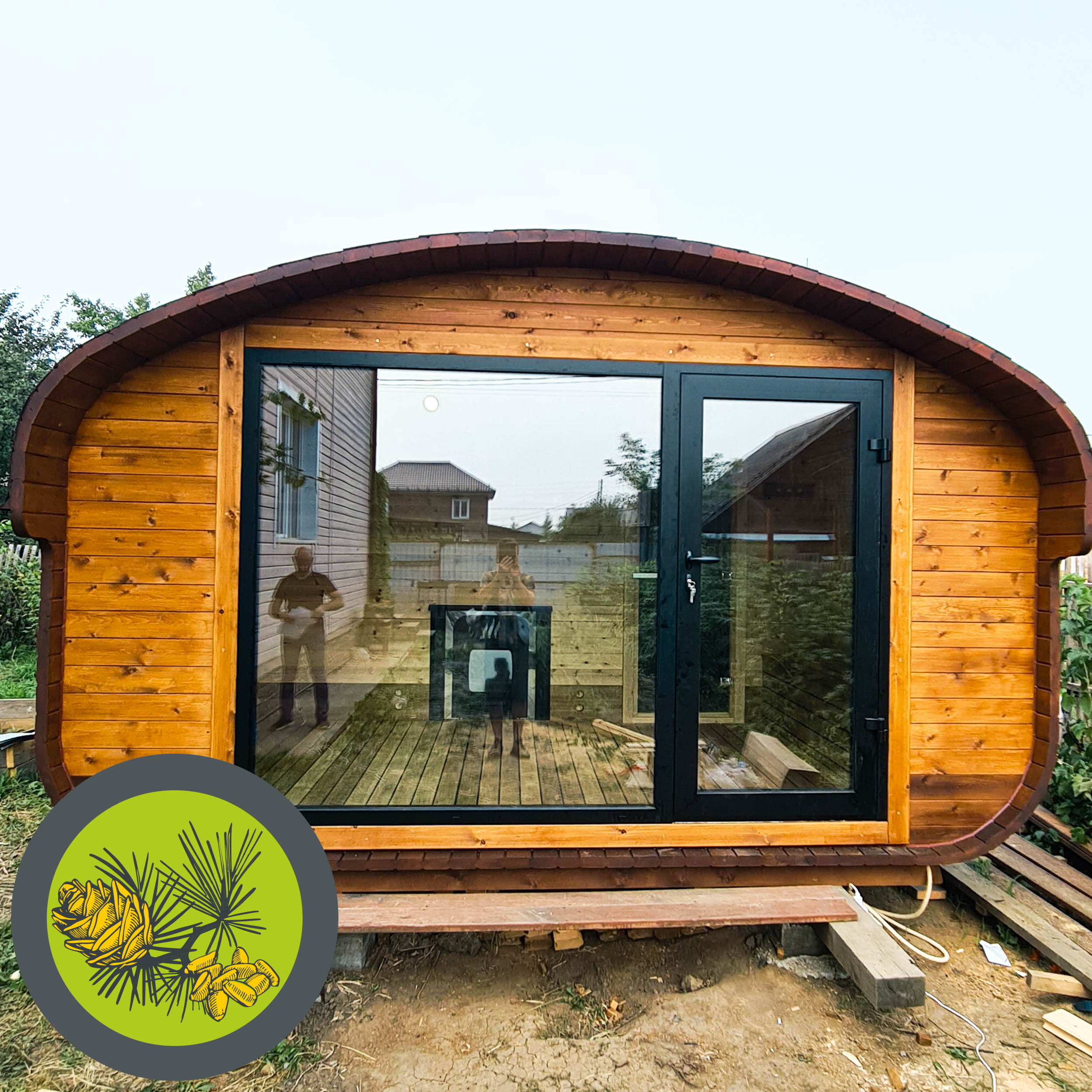 Окно пластик (золотой дуб/темный дуб) ~1900х1900